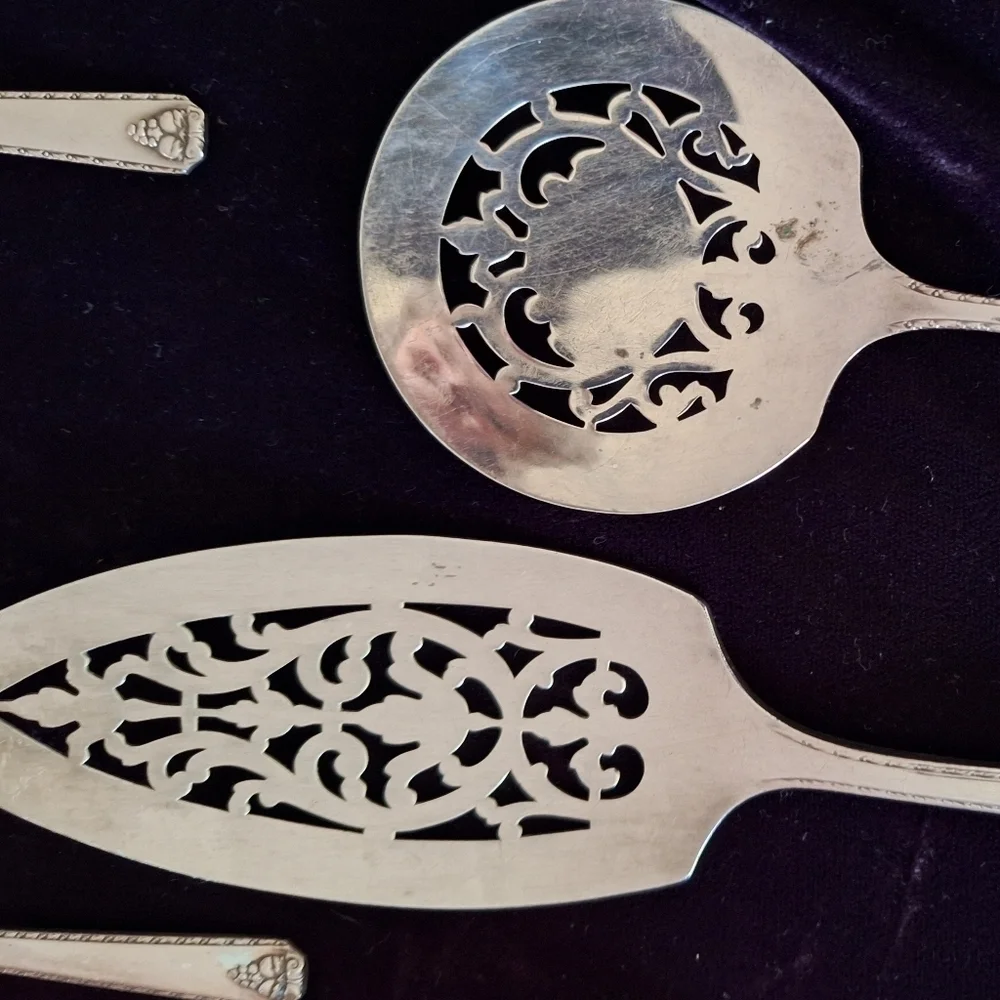 Prestige Silver Dining Flatware Collection with Classic Design Lot 1